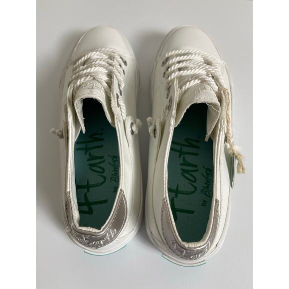 NWT 4 Earth White Blowfish Malibu Martina SlipOn Sneakers 8.5 Quiet Luxury Scand - Picture 2 of 9